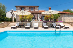 Faszinierende Villa mit 4 Bikes, Privatpool, Panoramablick, BBQ-Bereich, Waschmaschine